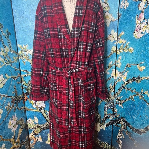 Coastal club one-size-fits-all men’s red checkered robe. - Picture 4 of 11